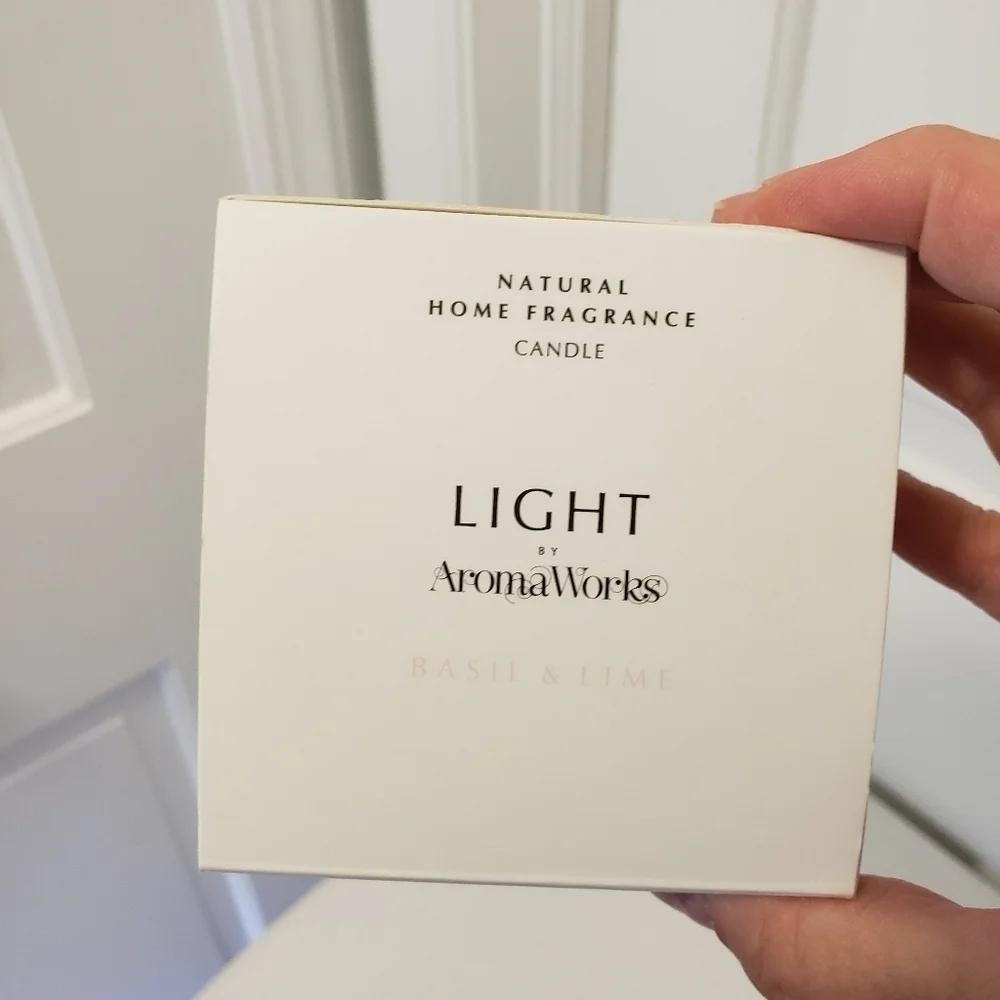 NIB AromaWorks Basil & Lime Soy Wax Candle, 220g